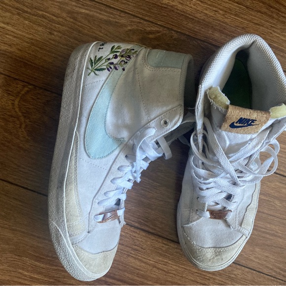 Nike Women's White and Blue Floral Sneakers - Picture 1 of 9